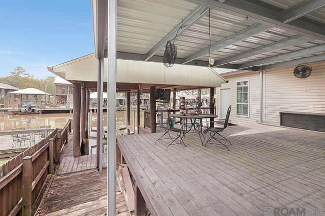 22460 Chinquapin Ave, Maurepas, LA 70449