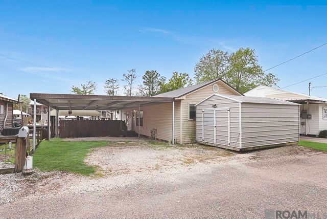 22460 Chinquapin Ave, Maurepas, LA 70449