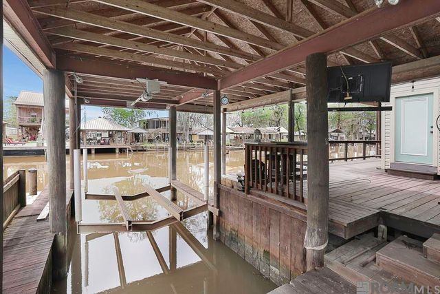 22460 Chinquapin Ave, Maurepas, LA 70449