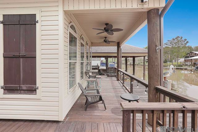 22460 Chinquapin Ave, Maurepas, LA 70449