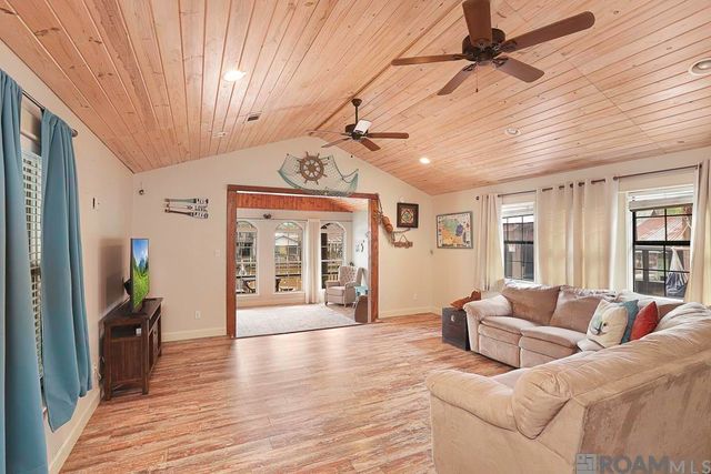 22460 Chinquapin Ave, Maurepas, LA 70449