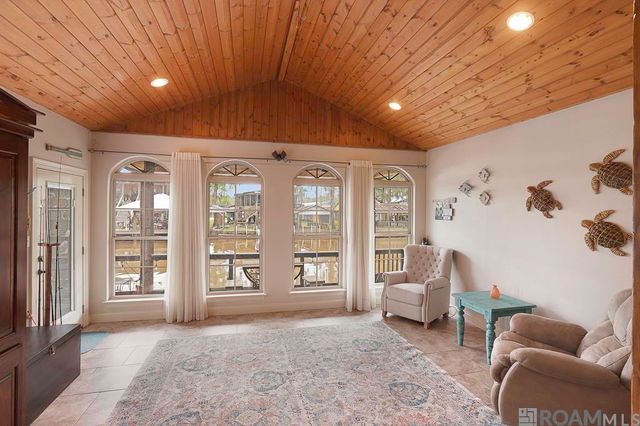 22460 Chinquapin Ave, Maurepas, LA 70449