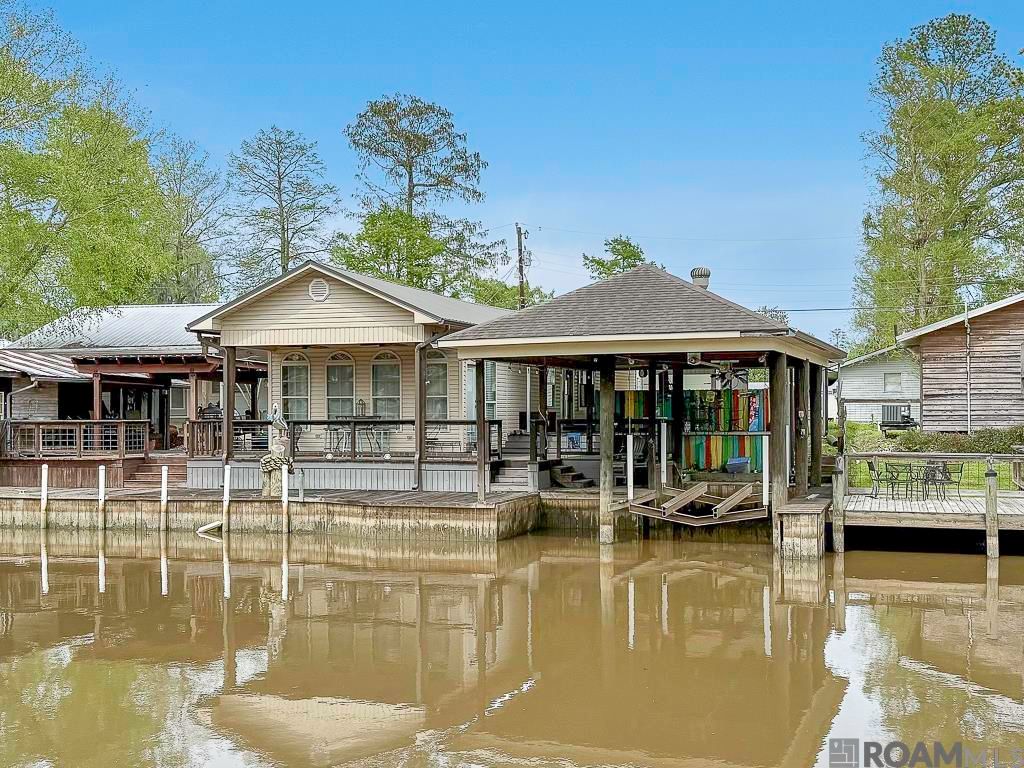22460 Chinquapin Ave, Maurepas, LA 70449