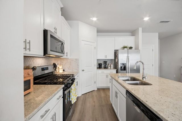 6386 Apalachee Way SE, Smyrna, GA 30126