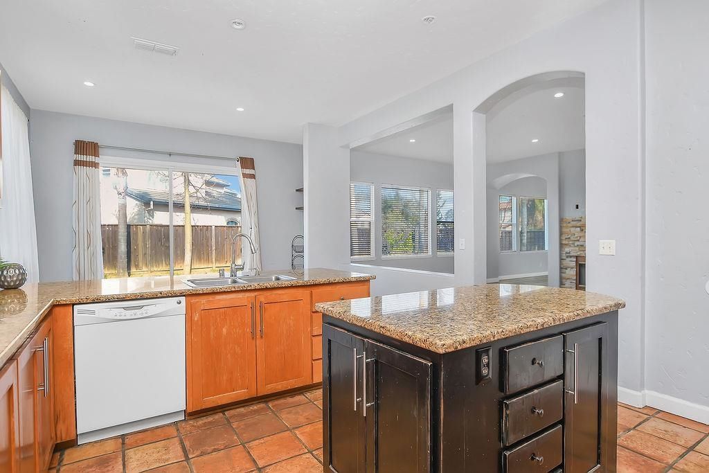 Image 11 of property listing at 2487 Stanford Way, Antioch, CA 94531