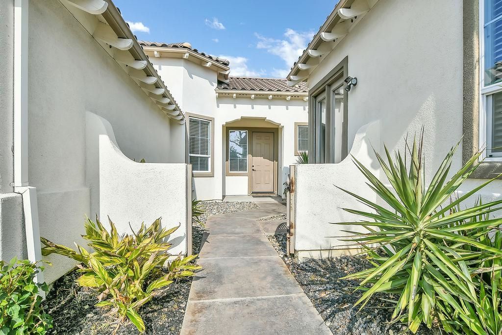 Image 2 of property listing at 2487 Stanford Way, Antioch, CA 94531