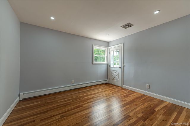 696 Peter Paul Drive, West Islip, NY 11795