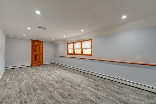 696 Peter Paul Drive, West Islip, NY 11795