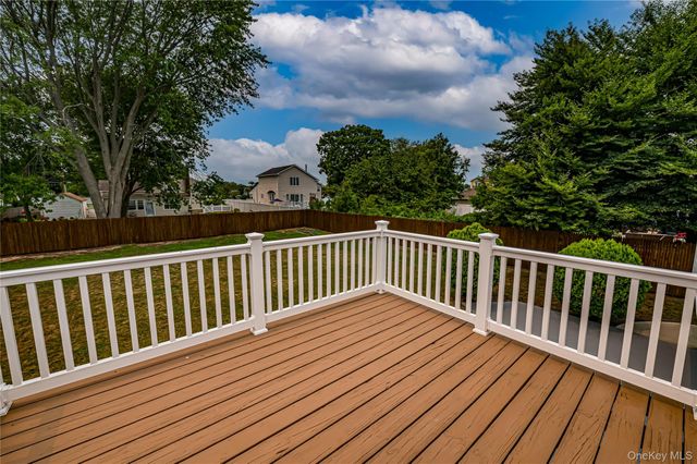 696 Peter Paul Drive, West Islip, NY 11795