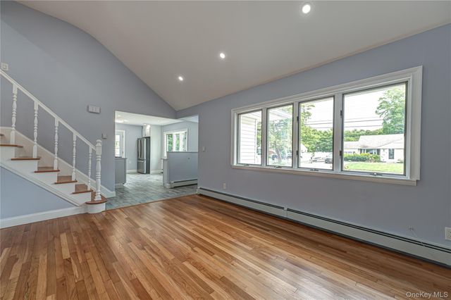 696 Peter Paul Drive, West Islip, NY 11795