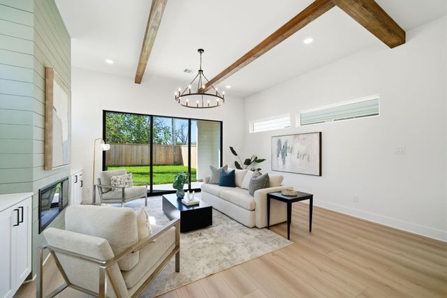 208 B E 31st Street, Houston, TX 77018