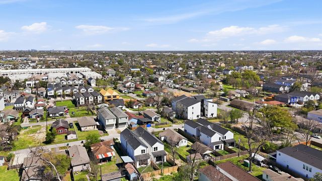 208 B E 31st Street, Houston, TX 77018