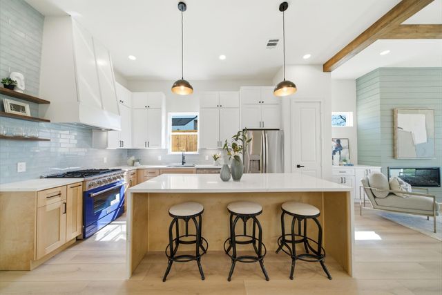 208 B E 31st Street, Houston, TX 77018