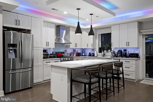 1121 EARL ST, Philadelphia, PA 19125