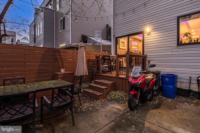 1121 EARL ST, Philadelphia, PA 19125