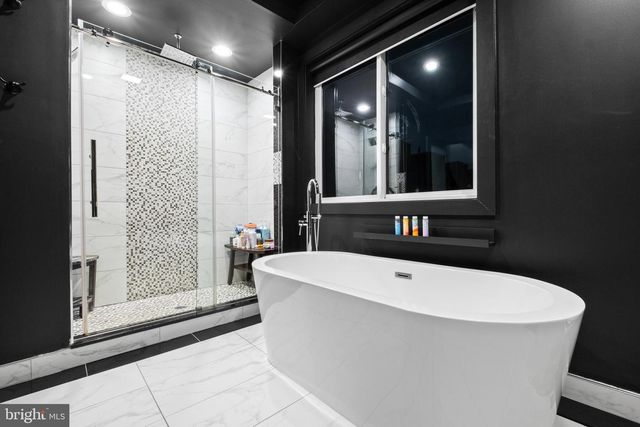 1121 EARL ST, Philadelphia, PA 19125