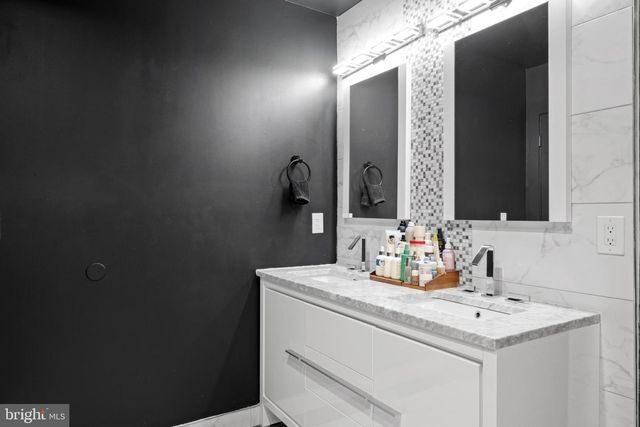 1121 EARL ST, Philadelphia, PA 19125