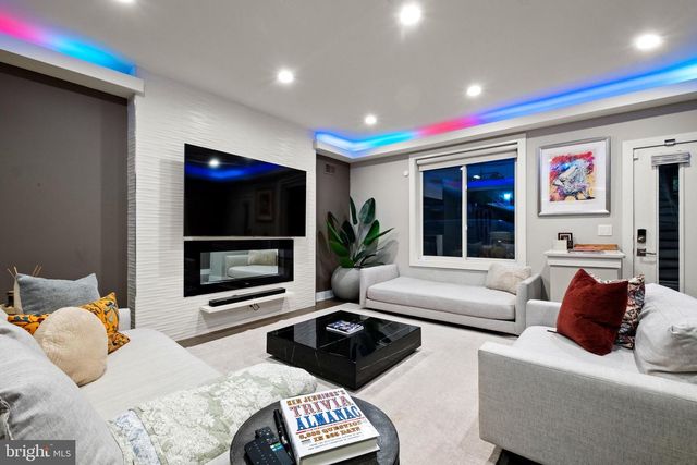 1121 EARL ST, Philadelphia, PA 19125