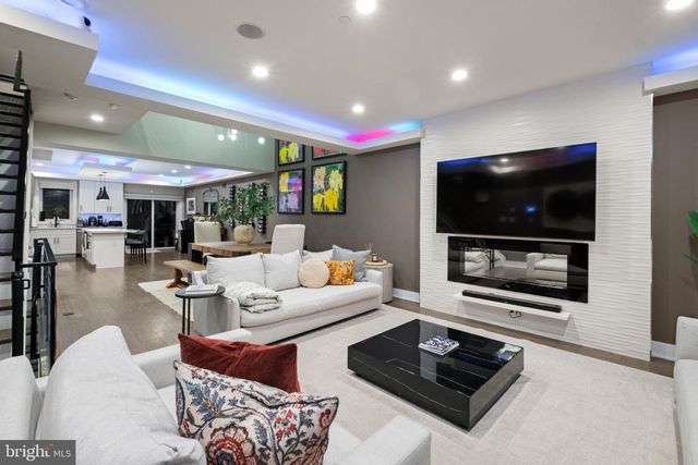 1121 EARL ST, Philadelphia, PA 19125