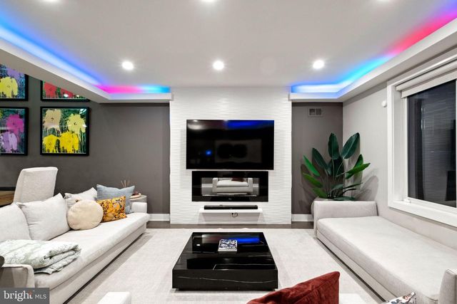 1121 EARL ST, Philadelphia, PA 19125