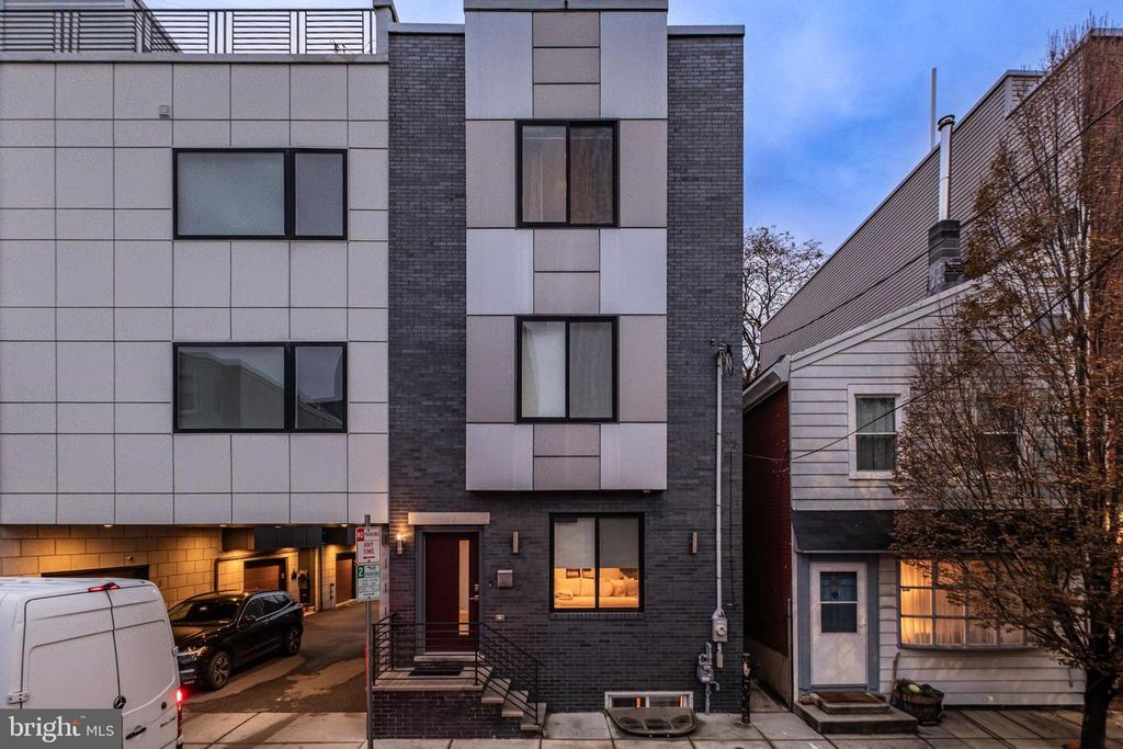 1121 EARL ST, Philadelphia, PA 19125