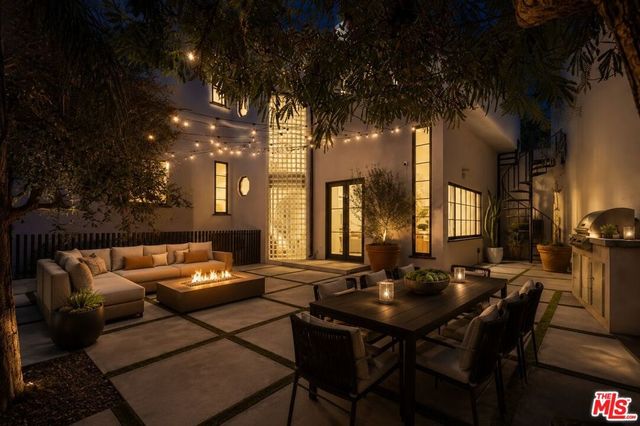 6467 Deep Dell Place, Los Angeles, CA 90068