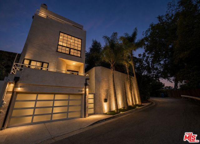 6467 Deep Dell Place, Los Angeles, CA 90068