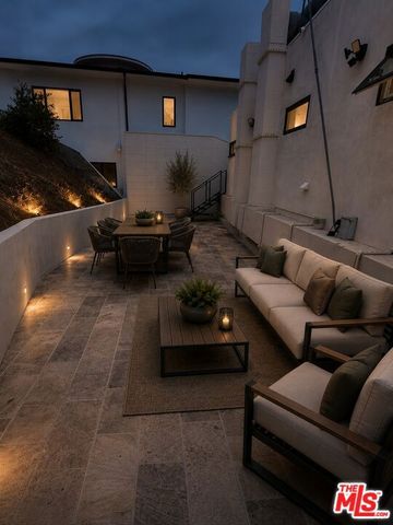 6467 Deep Dell Place, Los Angeles, CA 90068