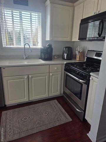 32010 N Oakcrest Drive, Chesterfield, MI 48047