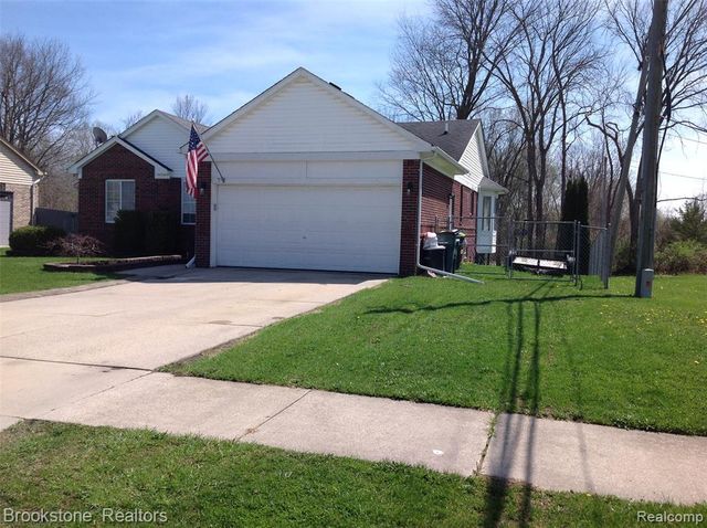 32010 N Oakcrest Drive, Chesterfield, MI 48047