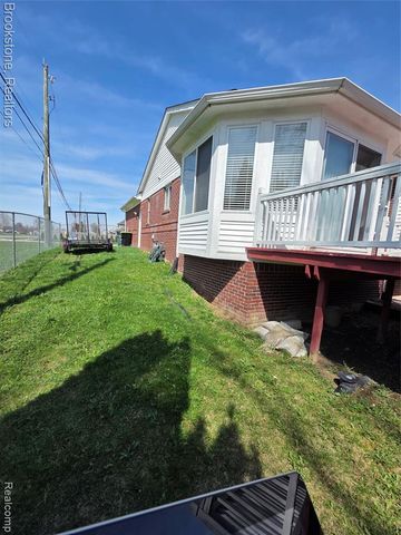 32010 N Oakcrest Drive, Chesterfield, MI 48047