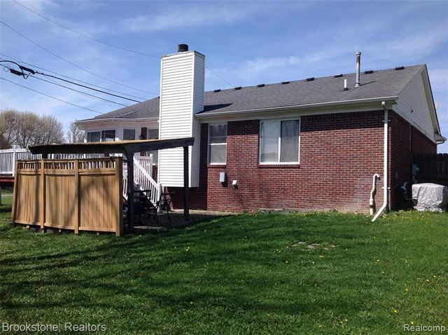 32010 N Oakcrest Drive, Chesterfield, MI 48047