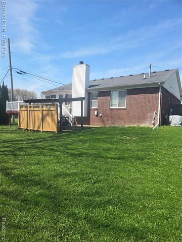 32010 N Oakcrest Drive, Chesterfield, MI 48047