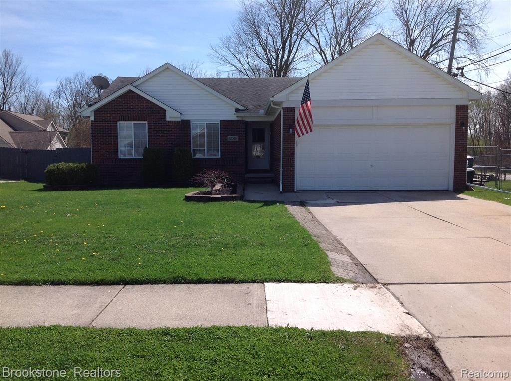 32010 N Oakcrest Drive, Chesterfield, MI 48047