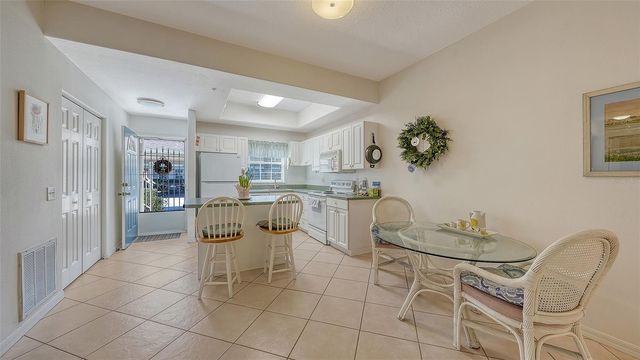 4205 CASTLEBRIDGE LANE 1112, Sarasota, FL 34238