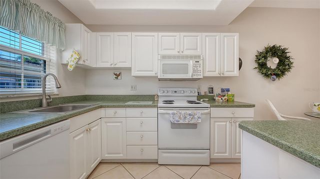 4205 CASTLEBRIDGE LANE 1112, Sarasota, FL 34238