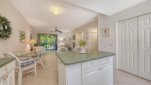 4205 CASTLEBRIDGE LANE 1112, Sarasota, FL 34238