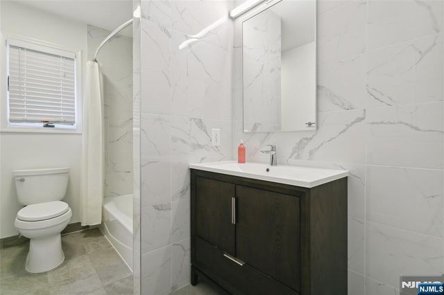 245 Knox Avenue, Cliffside Park, NJ 07010