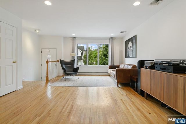 245 Knox Avenue, Cliffside Park, NJ 07010
