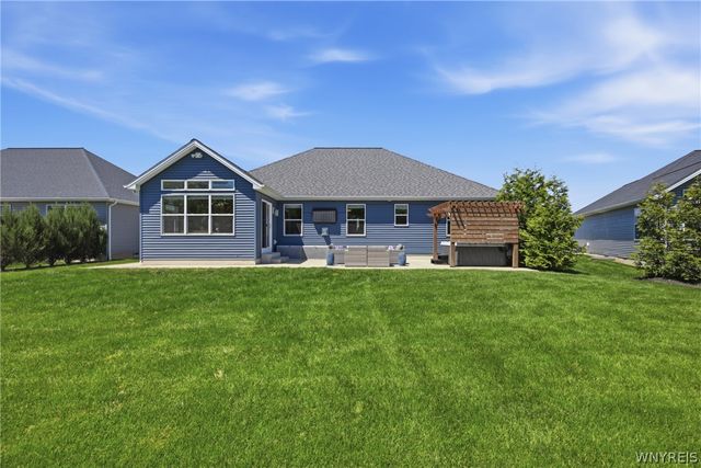 62 Country Club Court, Grand Island, NY 14072