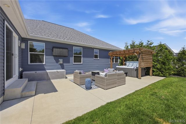62 Country Club Court, Grand Island, NY 14072
