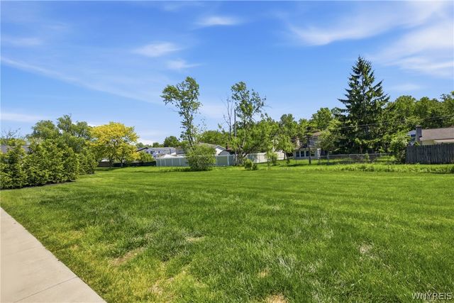 62 Country Club Court, Grand Island, NY 14072