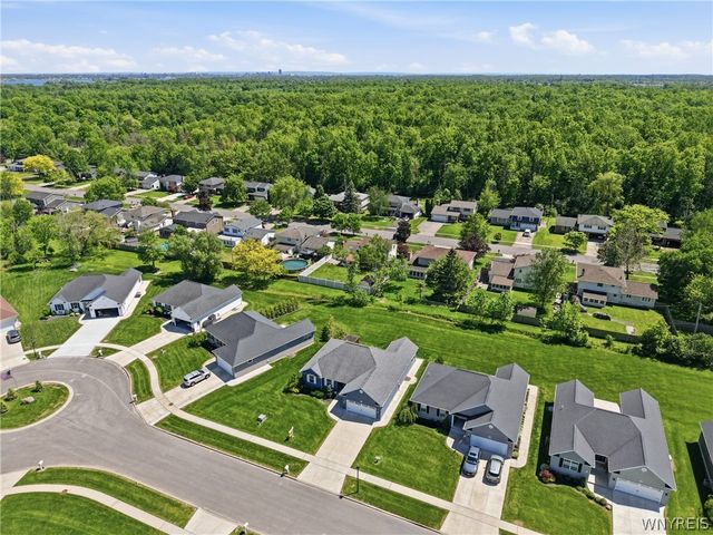 62 Country Club Court, Grand Island, NY 14072