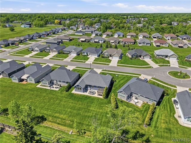 62 Country Club Court, Grand Island, NY 14072