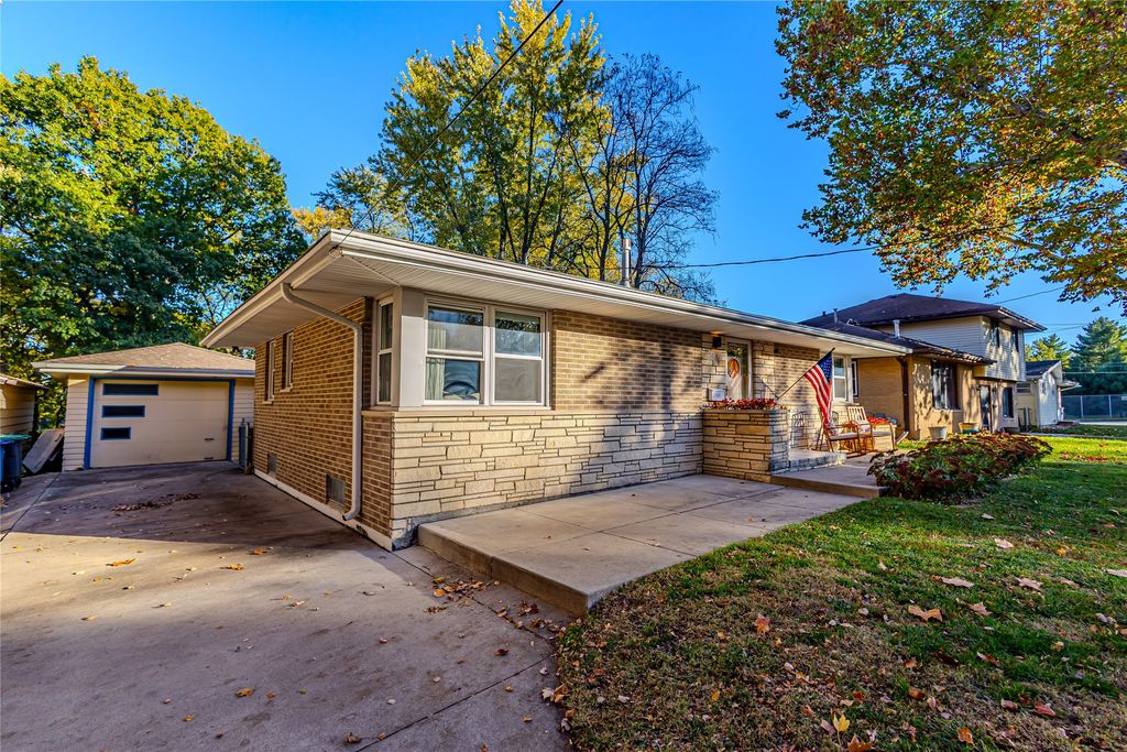 3001 Don Lee Court, Des Moines, IA 50317