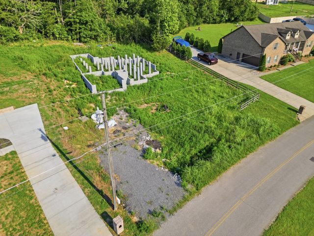 505 Bridle Path Ln, Hartsville, TN 37074