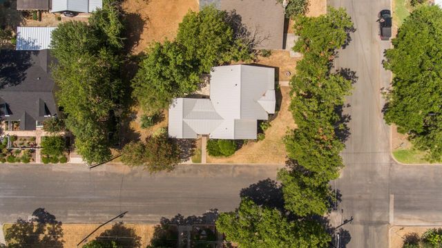 611 N Adams ST, Fredericksburg, TX 78624