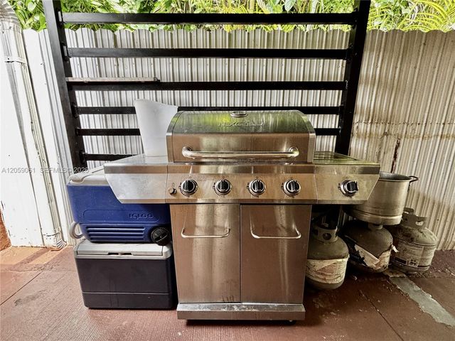 1043 NW 33rd Street Front, Miami, FL 33127