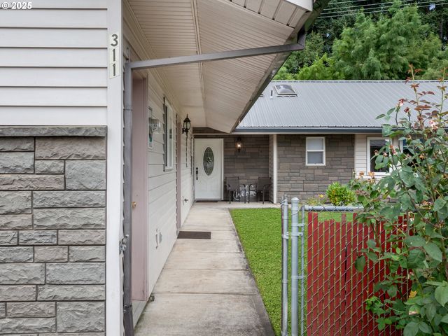 311 Ne 28TH Pl, Mc Minnville, OR 97128
