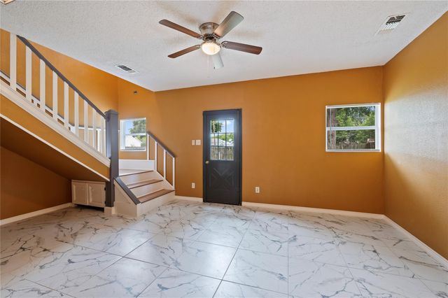 2402 21st Avenue N, Texas City, TX 77590